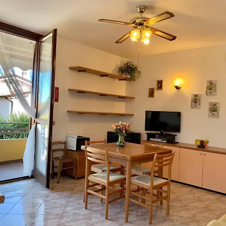 Camelia Apt סירמיונה