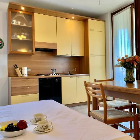 Camelia Apt סירמיונה