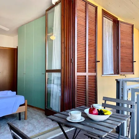 Camelia Apt Sirmione