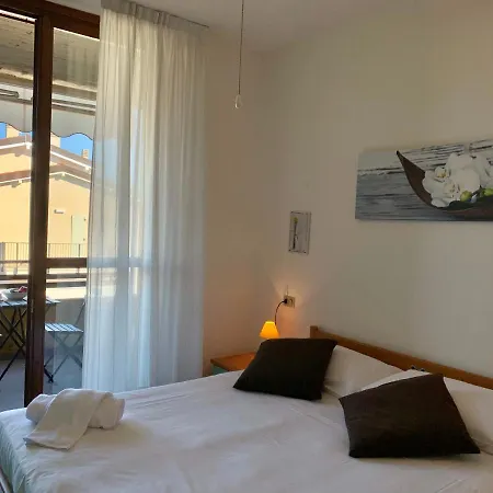 Camelia Apt